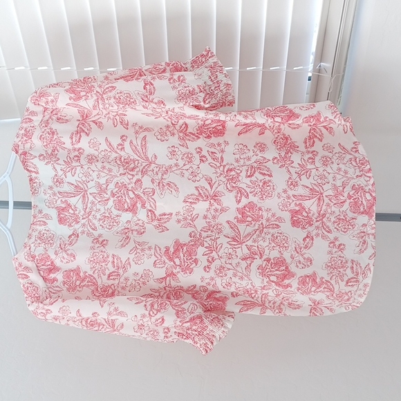 1. State Floral Blouse - Picture 6 of 8